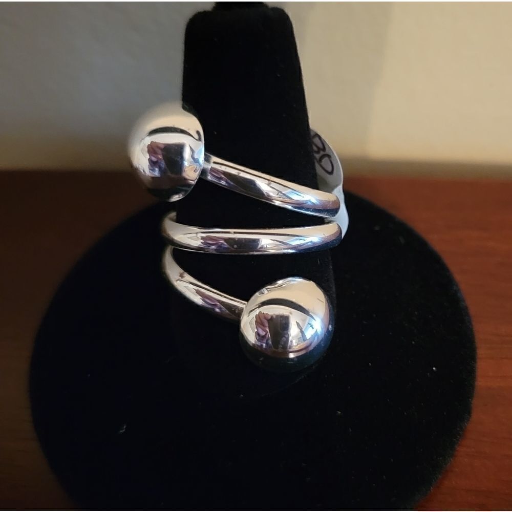 Sterling Silver Wrap Around Ring. Sizes 6 and 7 available. - Picture 2 of 6